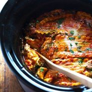 Super Easy Skinny Veggie Crockpot Lasagna - a handful of simple ingredients for a healthy family dinner. | https://fatloss-pulse.today